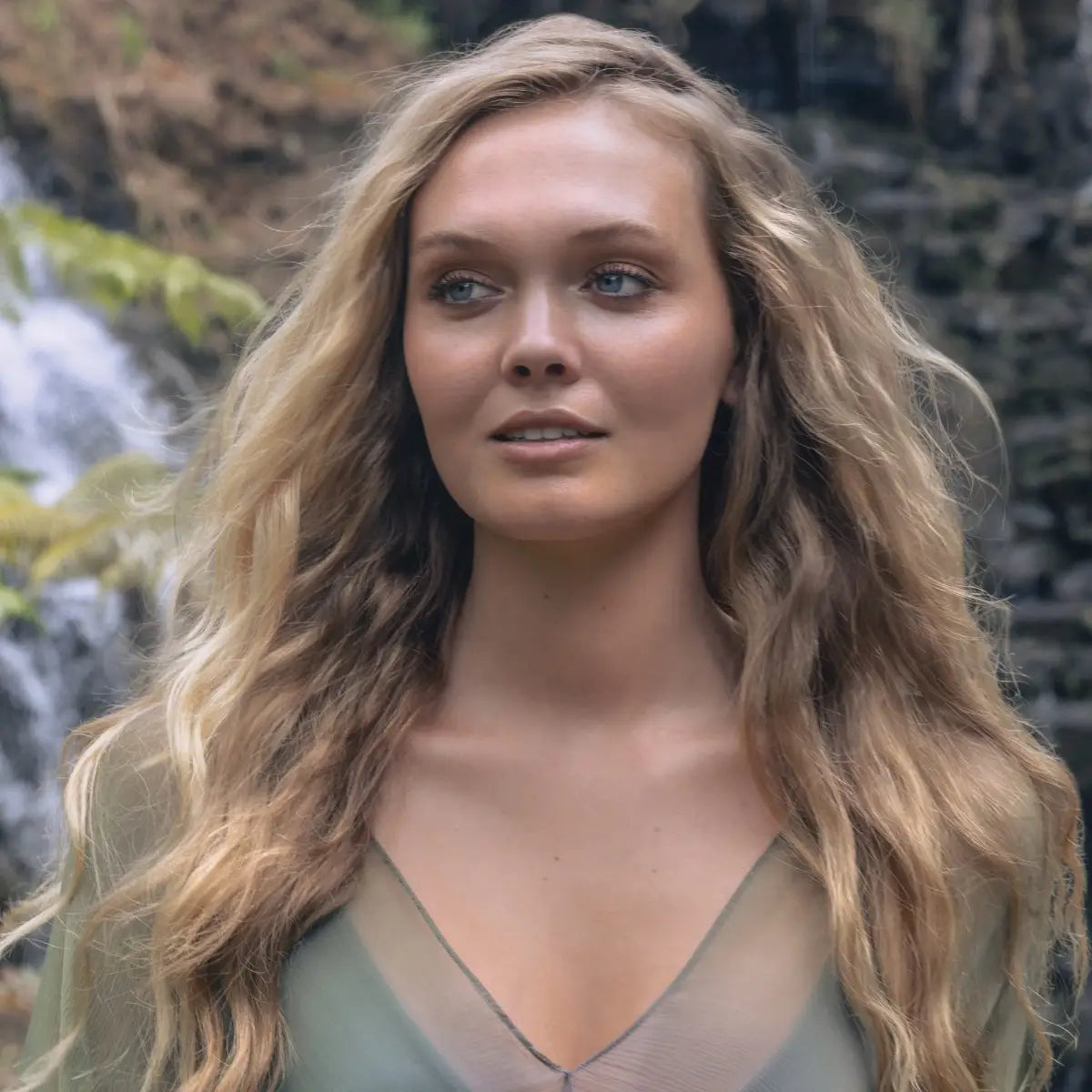 Paul Mitchell AWAPUHI Wild Ginger Anti Frizz Hairspray 313mL